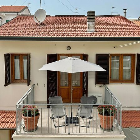 Villa Villino Anna à Viareggio Extérieur photo