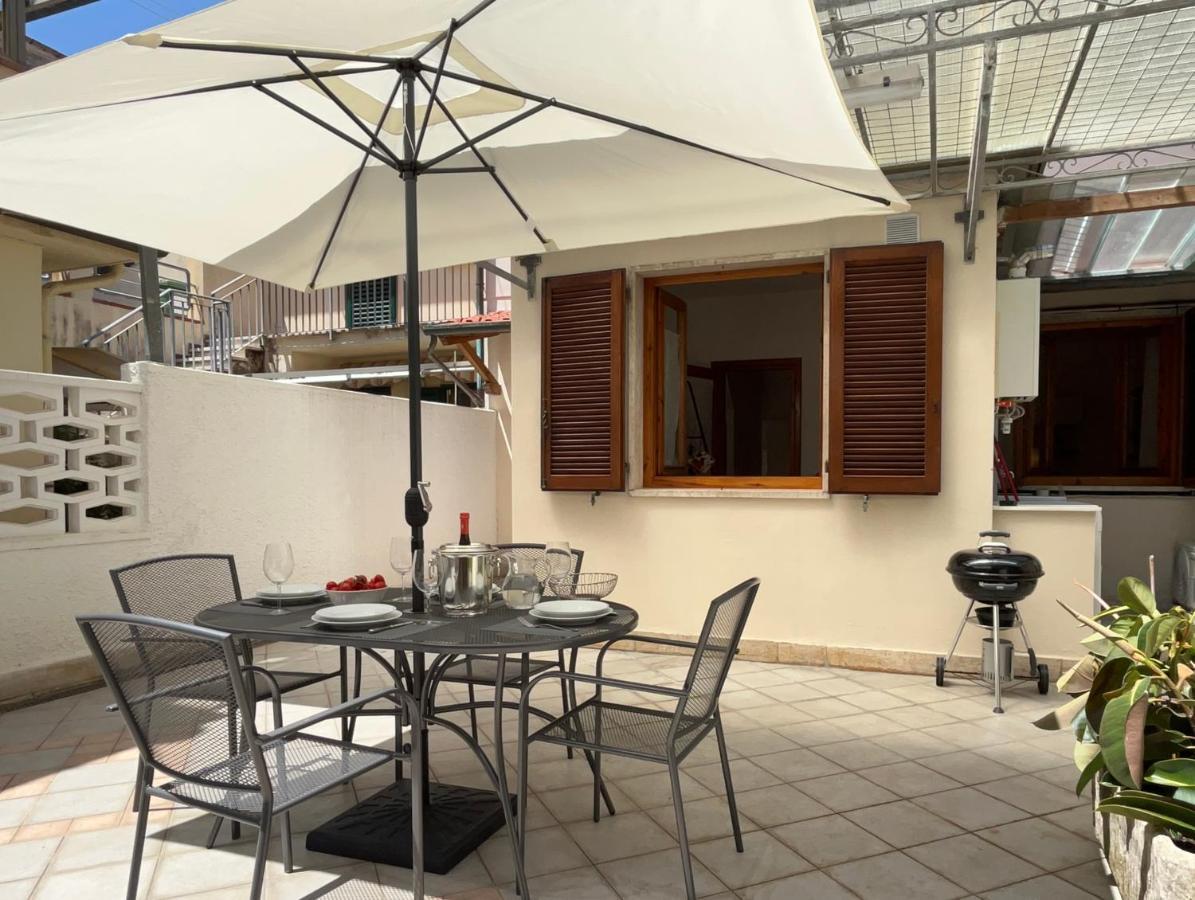 Villa Villino Anna à Viareggio Extérieur photo